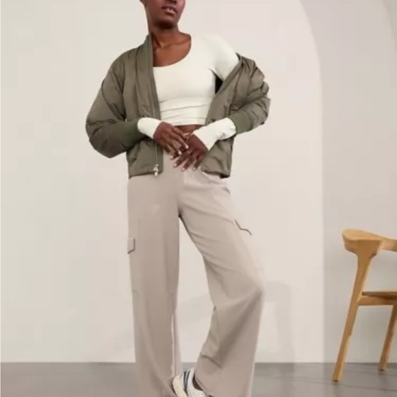 Athleta Pants - Athleta Venice wide leg cargo pant Med “Feather” nwt